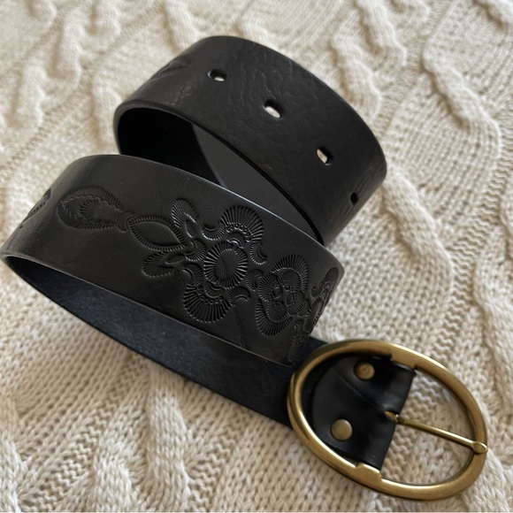 Banana Republic Accessories - Banana Republic Embossed Leather Black Belt, XS